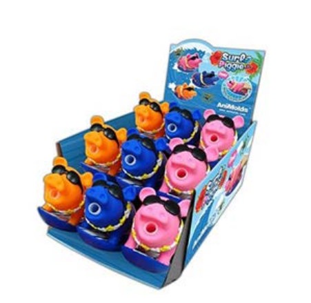 GRIS PÅ SURFEBRETT MED LYD